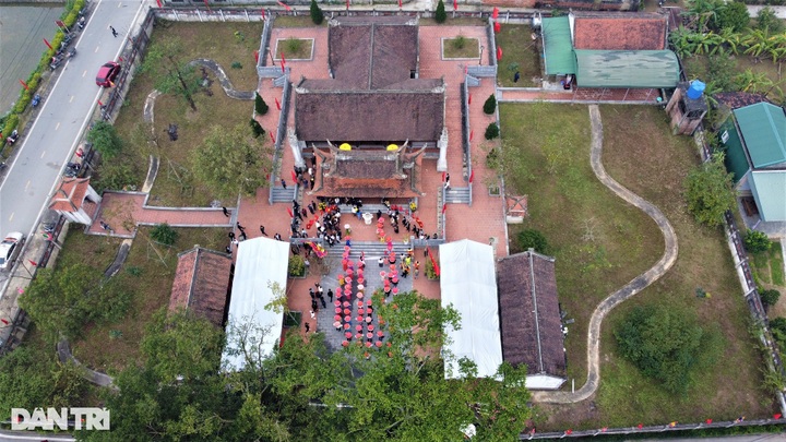 Ha Tinh people offer Chung cakes to King Mai Hac De - 6