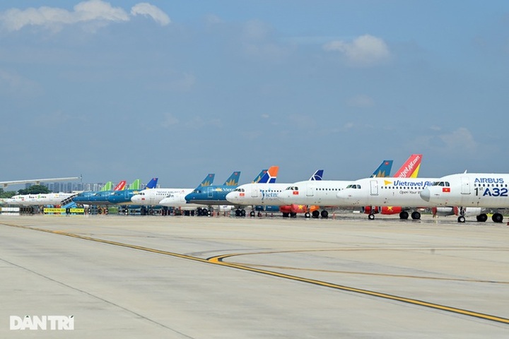 Takeoff and landing fees halved for airlines - 1