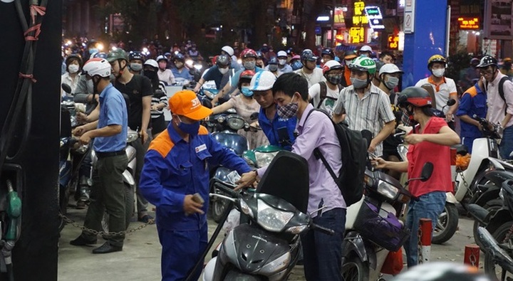 Petroleum prices continue rising after pandemic - 1