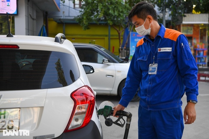 Nearly 9,000 petrol stations call for support from PM - 1