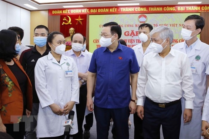 Over 3,000 doctors volunteer to join COVID-19 fight in southern Vietnam - 1