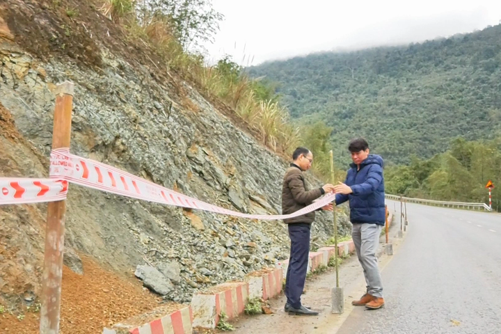 Thanh Hoa hill poses landslide threat - 2 Thanh Hoa hill poses landslide threat - 2