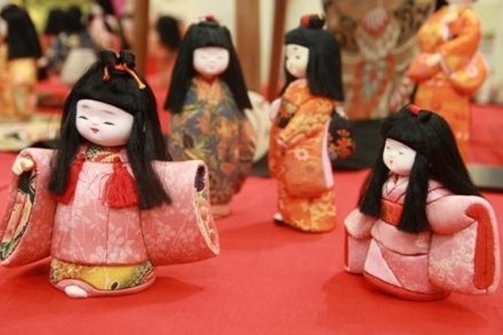 Japan's traditional dolls on display in HCM City - 1