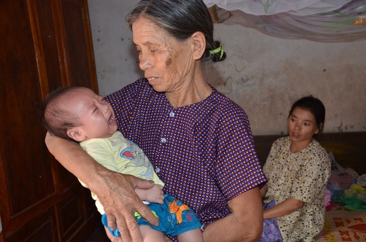 Elderly woman struggles to raise ill baby boy - 1 Elderly woman struggles to raise ill baby boy - 1