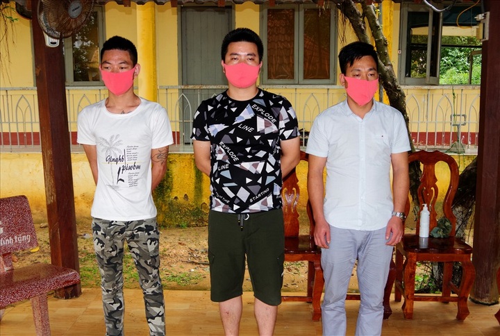 Chinese men run away from quarantine centre - 1