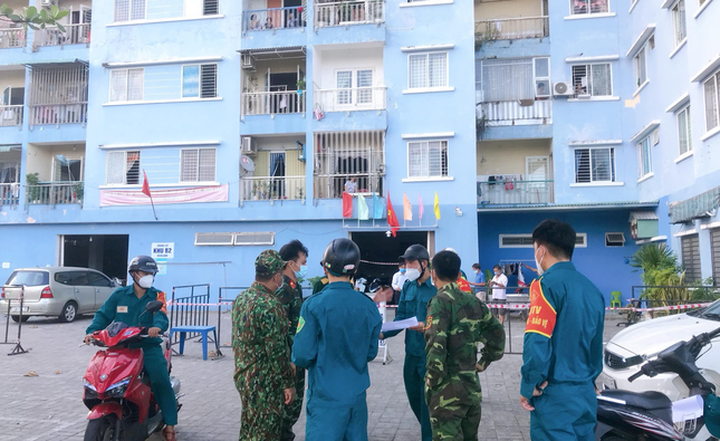 Many apartment buildings locked down due to Covid-91 in Danang - 1