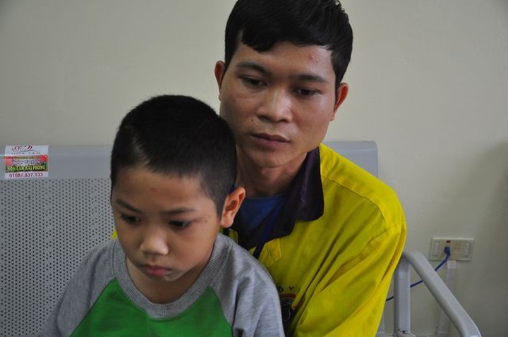 Family desperate to treat son after losing the house to storm - 1 Family desperate to treat son after losing the house to storm - 1