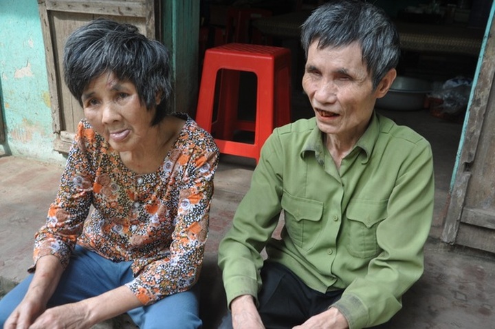 Blind man struggles to support mentally-ill sister - 2