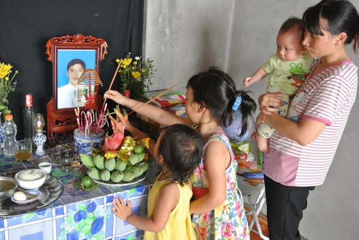 Mother in dire need of help after husband's death - 1