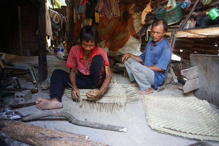 Vietnamese jungle man struggles with cancer - 3