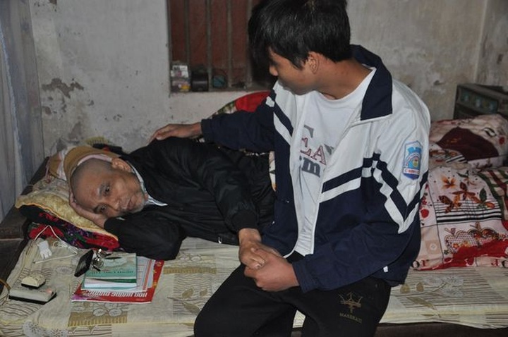 Son calls for help for terminally-ill father - 1 Son calls for help for terminally-ill father - 1