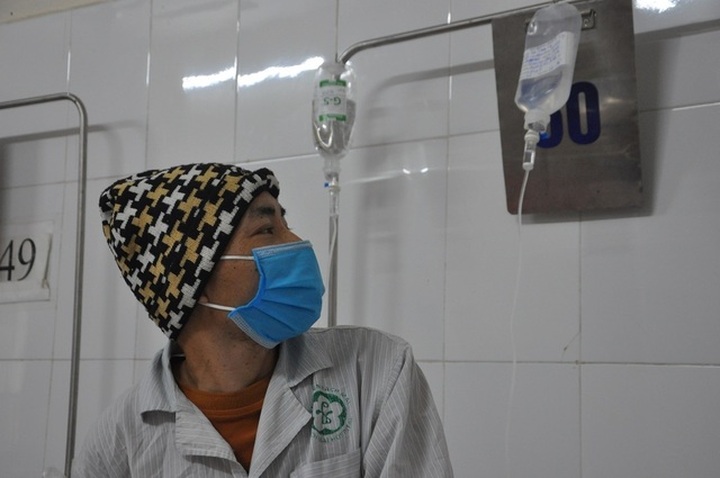 VND210m donated to terminally-ill man in Thanh Hoa - 2