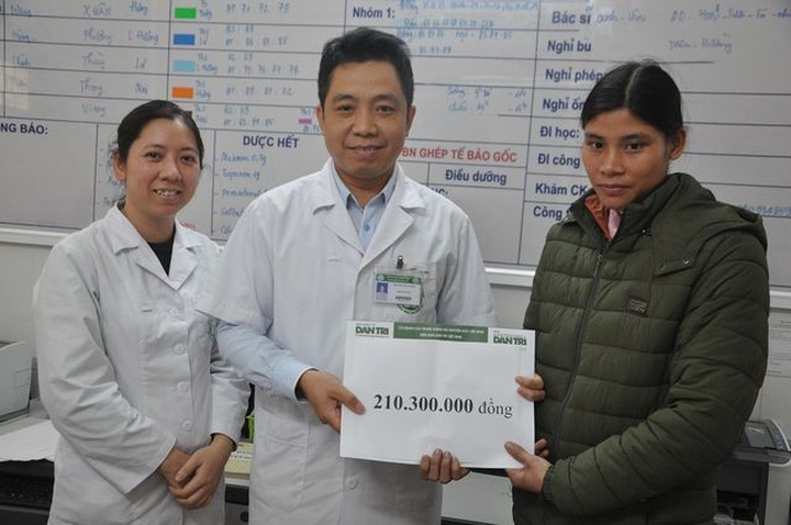 VND210m donated to terminally-ill man in Thanh Hoa - 1