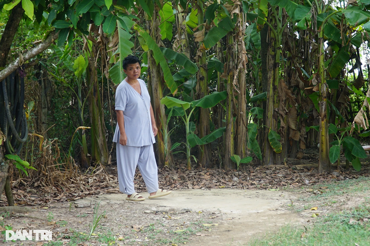 Elderly woman needs help to support two mentally-ill daughters - 2