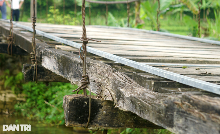 New bridge offers safe travel for thousands in poor Thanh Hoa commune - 3