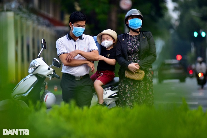 HCM City people sightsee and meet friends again after social distancing - 5 HCM City people sightsee and meet friends again after social distancing - 5