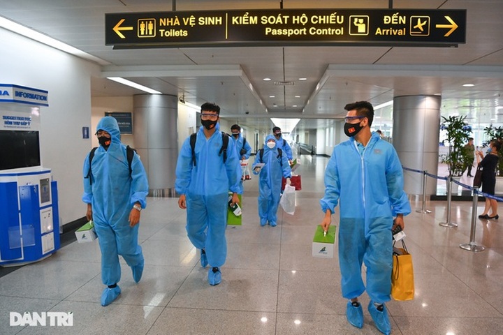 National football team returns to Vietnam after successful World Cup qualifier round - 2