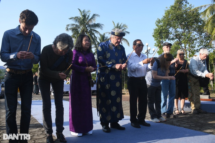 Ceremony commemorates victims of My Lai massacre - 2