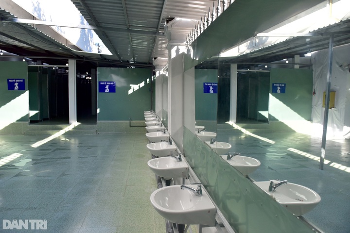 1,000-bed field hospital opened in HCM City epicentre - 5