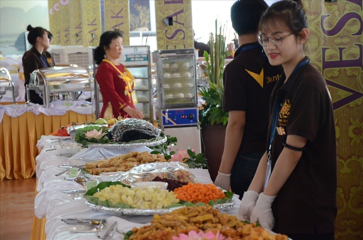 Massive buffet prepared for Vesak 2019 - 5 Massive buffet prepared for Vesak 2019 - 5