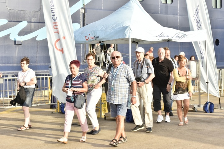 2,000 European cruise tourists visit Ba Ria-Vung Tau - 2