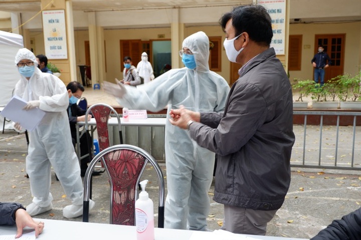 Queues for rapid Hanoi Covid-19 tests - 2