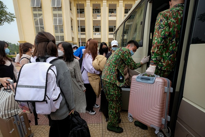 Thousands of people to be released from quarantine areas in Hanoi - 1 Thousands of people to be released from quarantine areas in Hanoi - 1