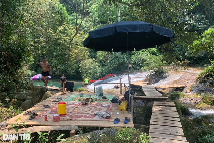 Tourist site illegally built in Quang Binh forest - 2 Tourist site illegally built in Quang Binh forest - 2