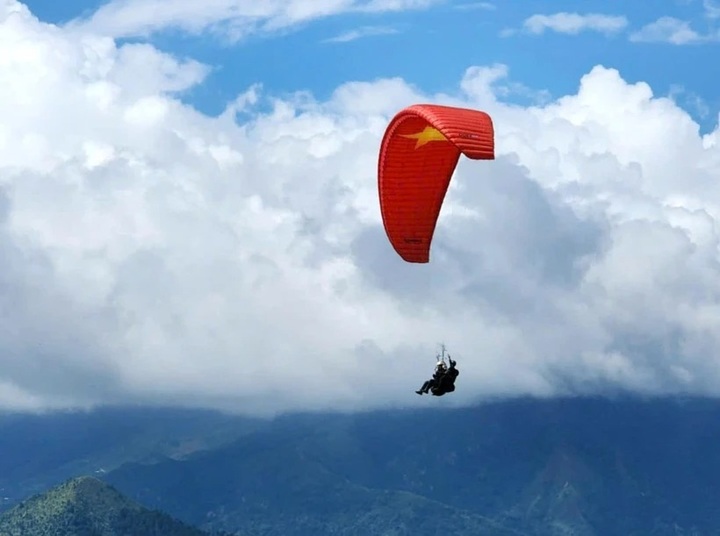 Mu Cang Chai to host paragliding festival during National Day holiday - 1