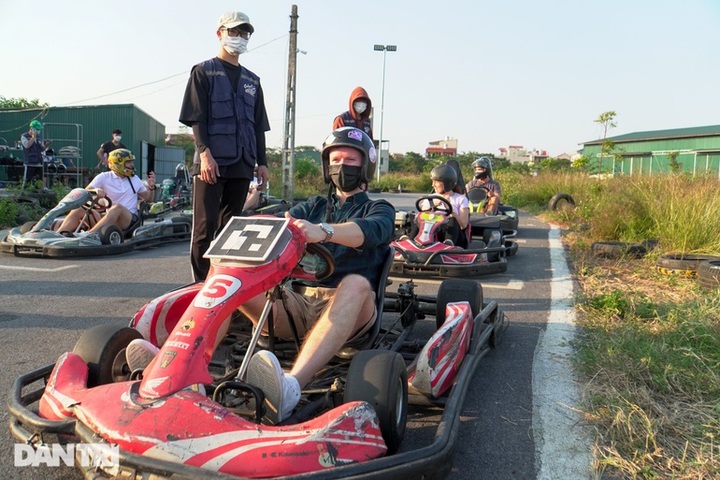 Hanoi go-karting fulfils the need for speed - 1