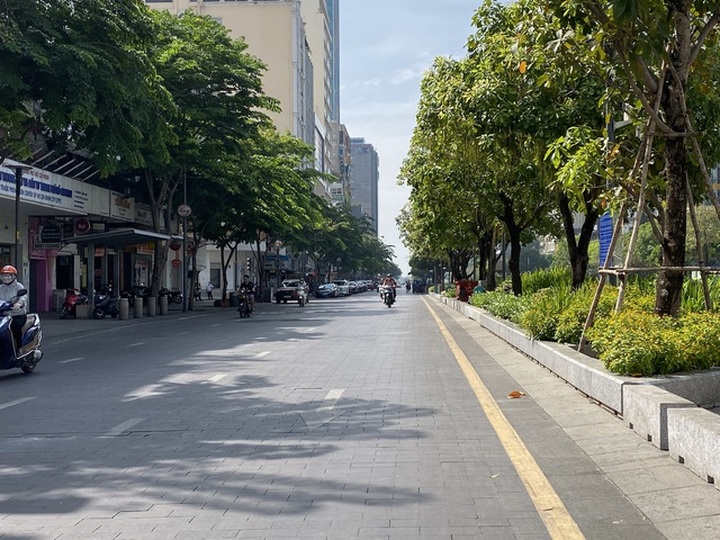 HCM City plans more pedestrian streets - 1