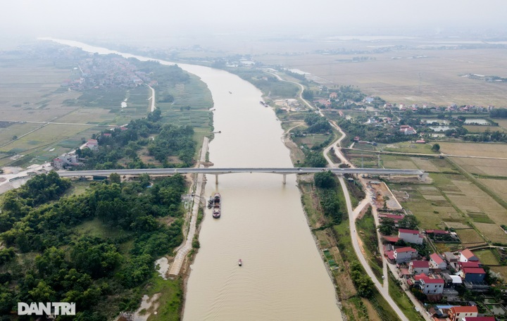 VND110bn bridge project halted due to lack of connection road - 1