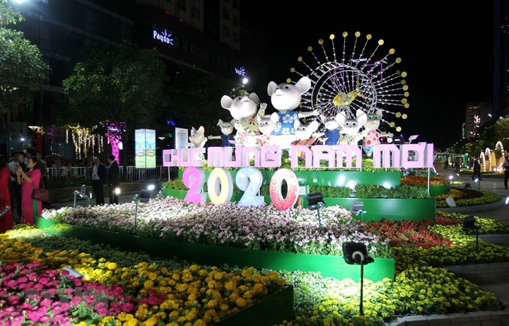 Annual Tết ‘flower road’ opens in HCM City - 1 Annual Tết ‘flower road’ opens in HCM City - 1