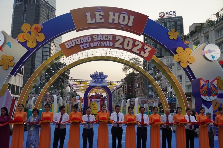 Spring Book Street Festival 2023 opens in Ho Chi Minh City - 1 Spring Book Street Festival 2023 opens in Ho Chi Minh City - 1