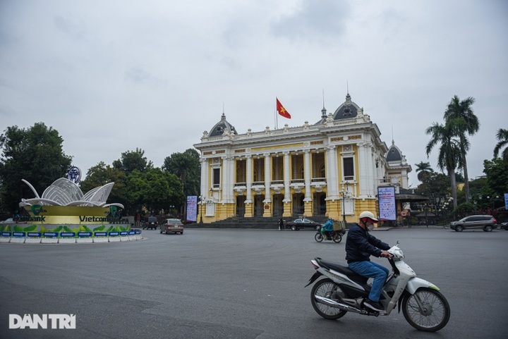 Hanoi falls quiet following tightened Covid-19 preventive measures - 3