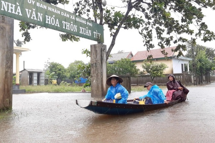 Nearly 1,500 people in Quang Tri evacuated due to flooding - 1