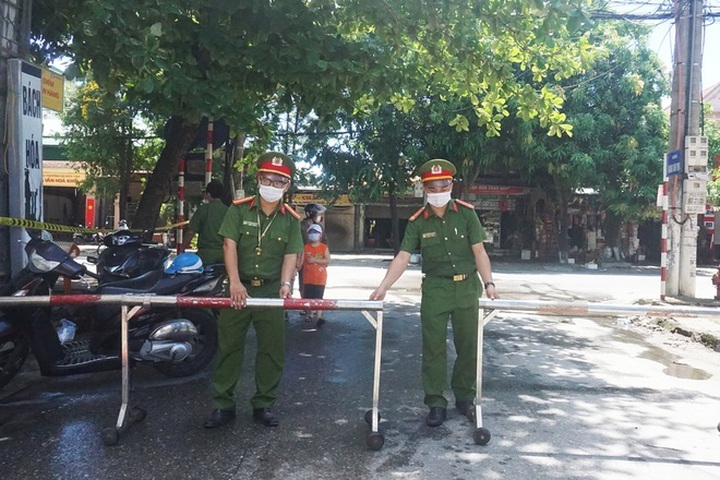 Tighter social distancing applied in Vinh City - 1