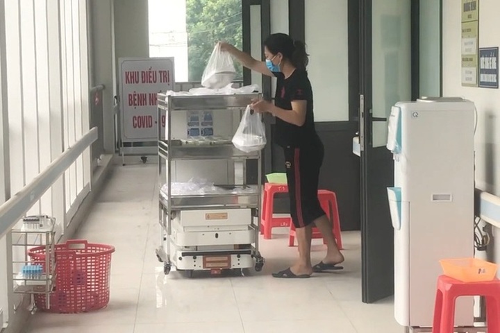 Robots used at Bac Giang hospital to support Covid-19 fight - 2