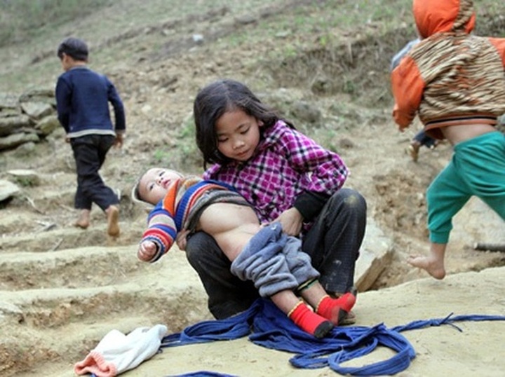 Over VND450m transferred to orphan children - 3