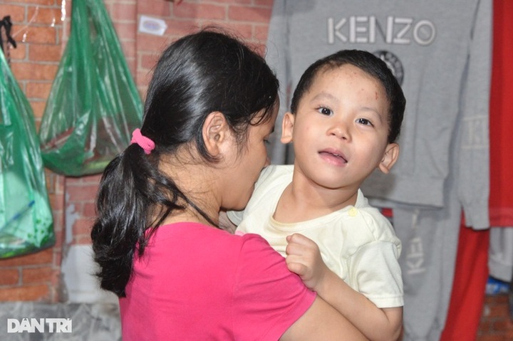 Poor single mom needs help to treat ill son - 1