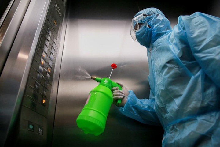 Hanoi buildings tighten control over coronavirus prevention - 7