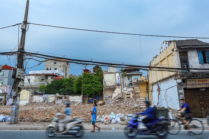 Spider webs’ plague on Hanoi streets - 5