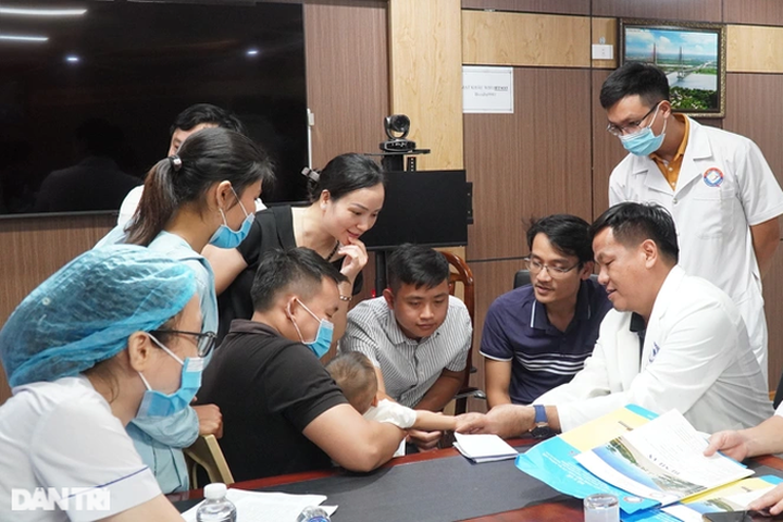 Quang Binh children provided with free surgery - 1