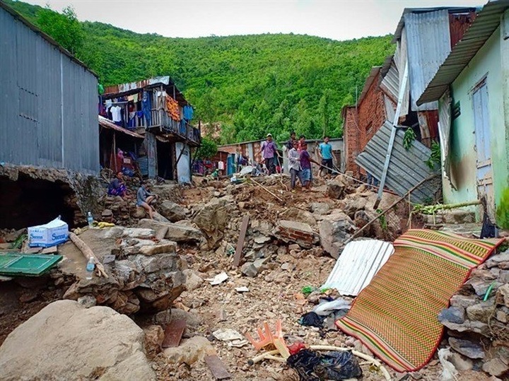 More storms forecasted to hit Vietnam this year - 1