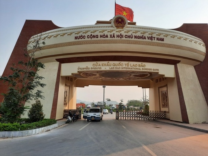 Vietnam-Laos trade turnover in full swing over seven-month period - 1