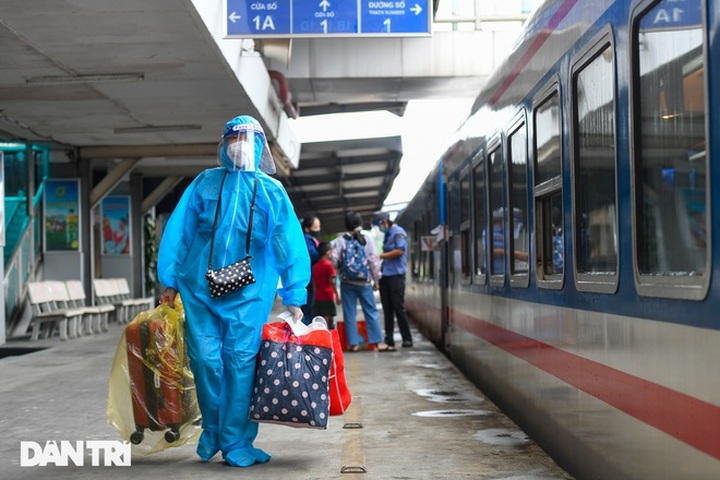 Railway sector to sell train tickets for Tet holiday soon - 1