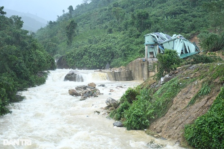 Landslide partially buries hydropower plant, leaving one missing - 3 Landslide partially buries hydropower plant, leaving one missing - 3