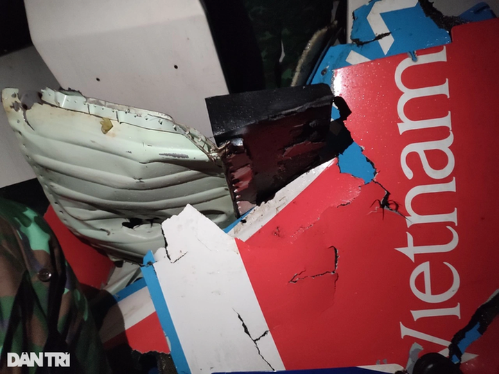 Pilot's body found in Ha Long Bay helicopter crash - 2