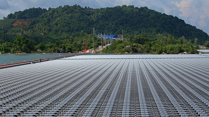 First floating solar power’s inverter station generates electricity - 1