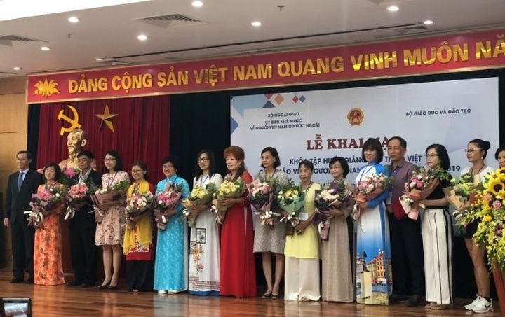 Training course held for overseas Vietnamese teachers - 1